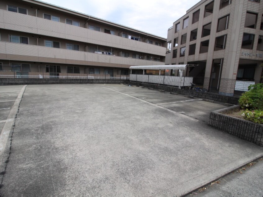 駐車場 シャトレ－多田