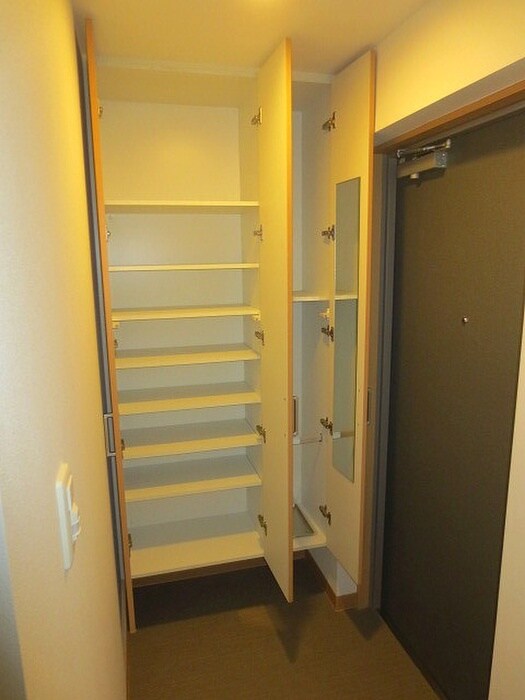 靴箱 ラグ－ザ氏本