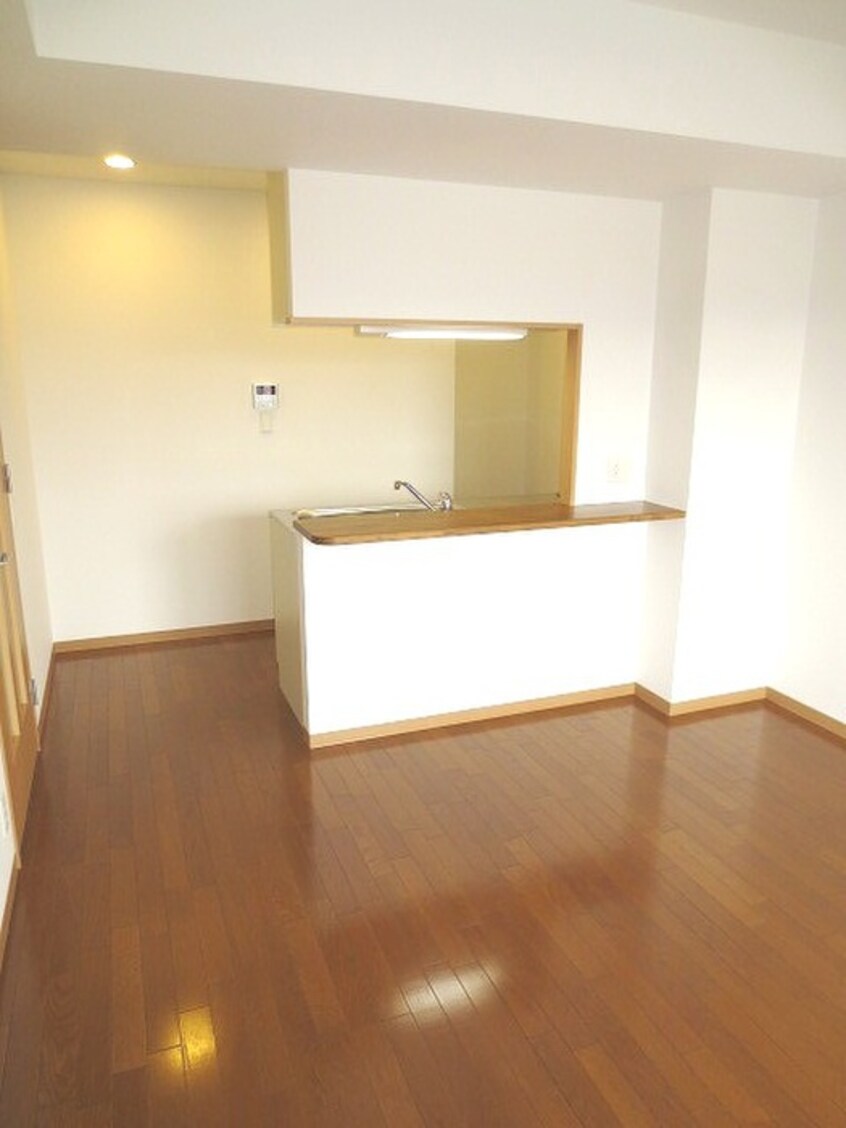 居室 ラグ－ザ氏本