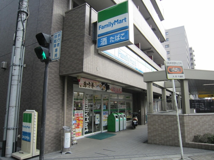 ファミリーマート(コンビニ)まで810m セレンディピティ　O・V
