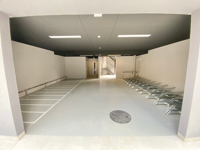 駐輪場 アドバンス大阪フラット(302)