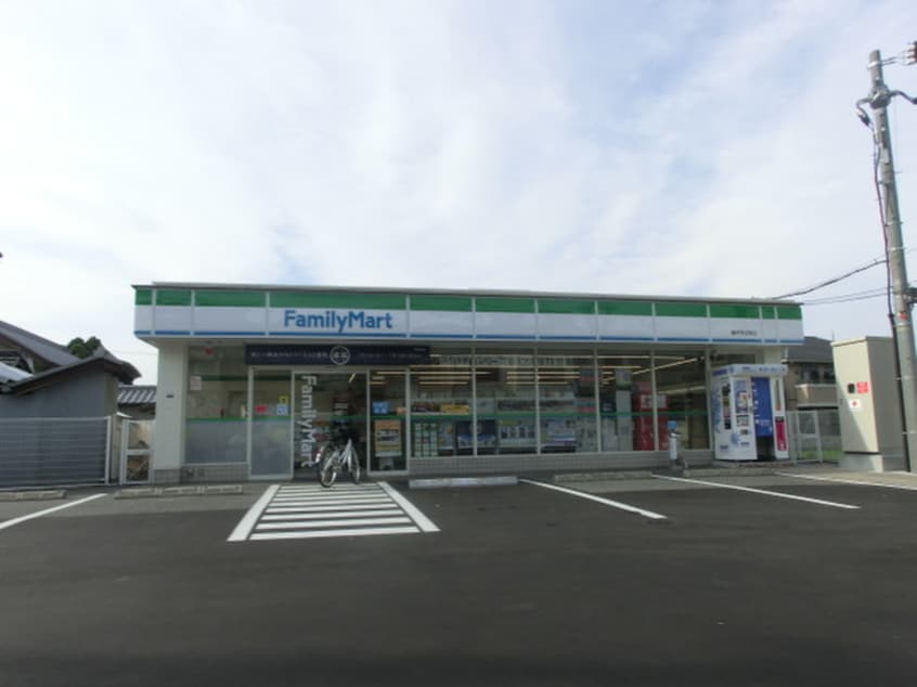 ファミリーマート(コンビニ)まで351m ハートフルＯＫＡ