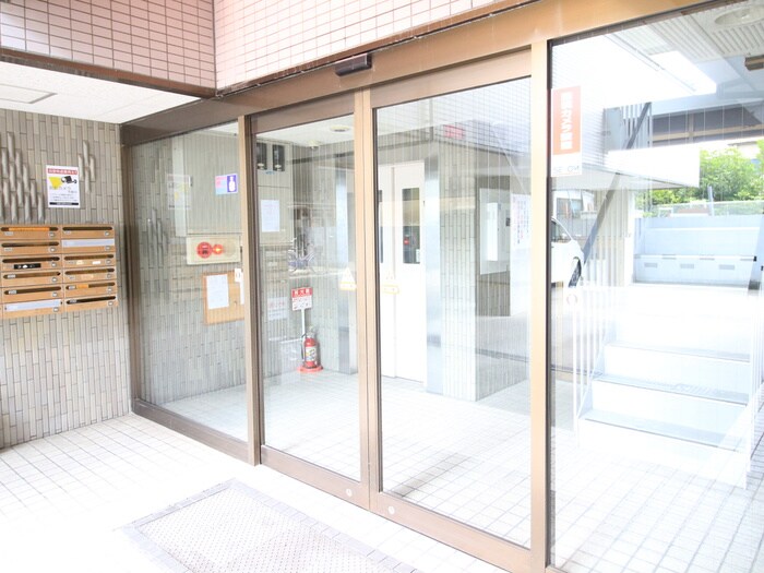 エントランス部分 コスミックライフ長居