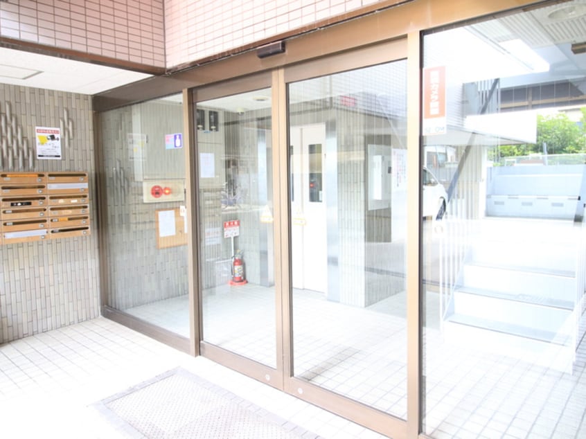 エントランス部分 コスミックライフ長居