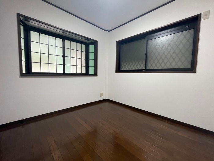 居室 泉一戸建