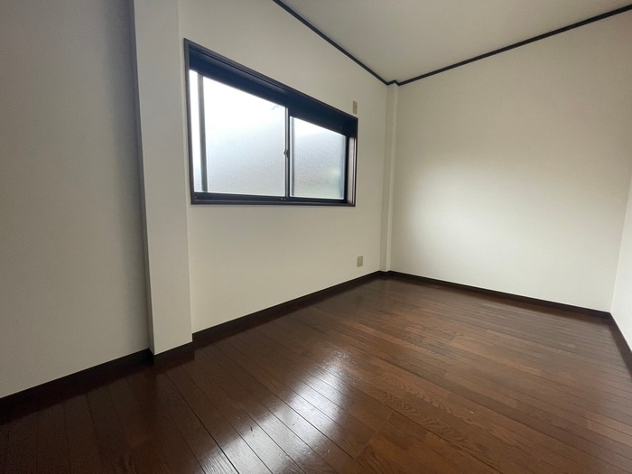 居室 泉一戸建