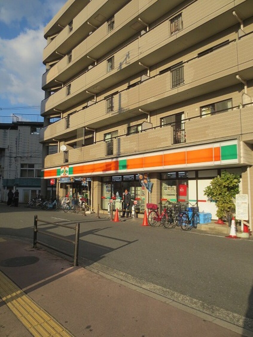 サンクス西三荘駅前店(コンビニ)まで64m リヴァ－シャロウ西三荘
