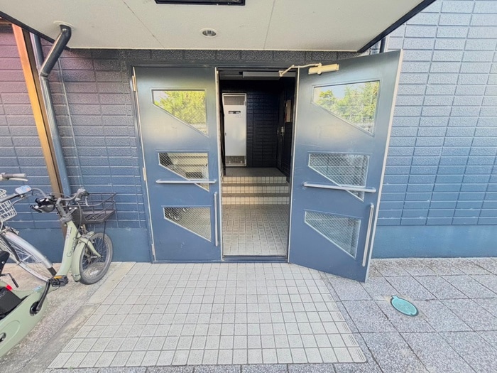 エントランス部分 ファミール池尻