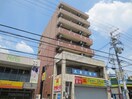 ケアーズドラッグ千里丘駅前店(ドラッグストア)まで150m 第２三竝マンション