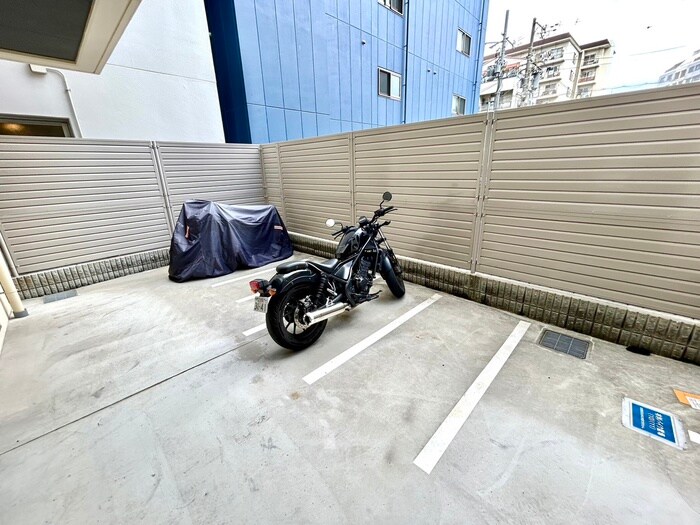 バイク置き場 La CASA新北野