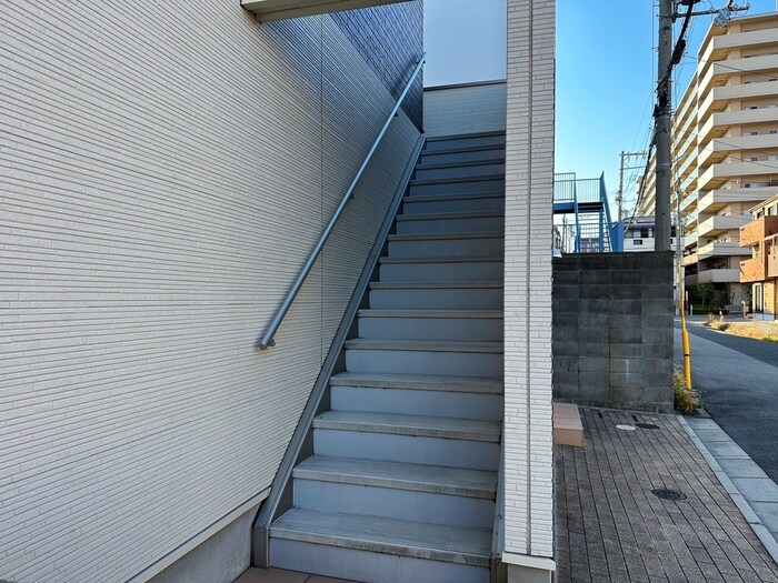 エントランス部分 エマイユ鴻池