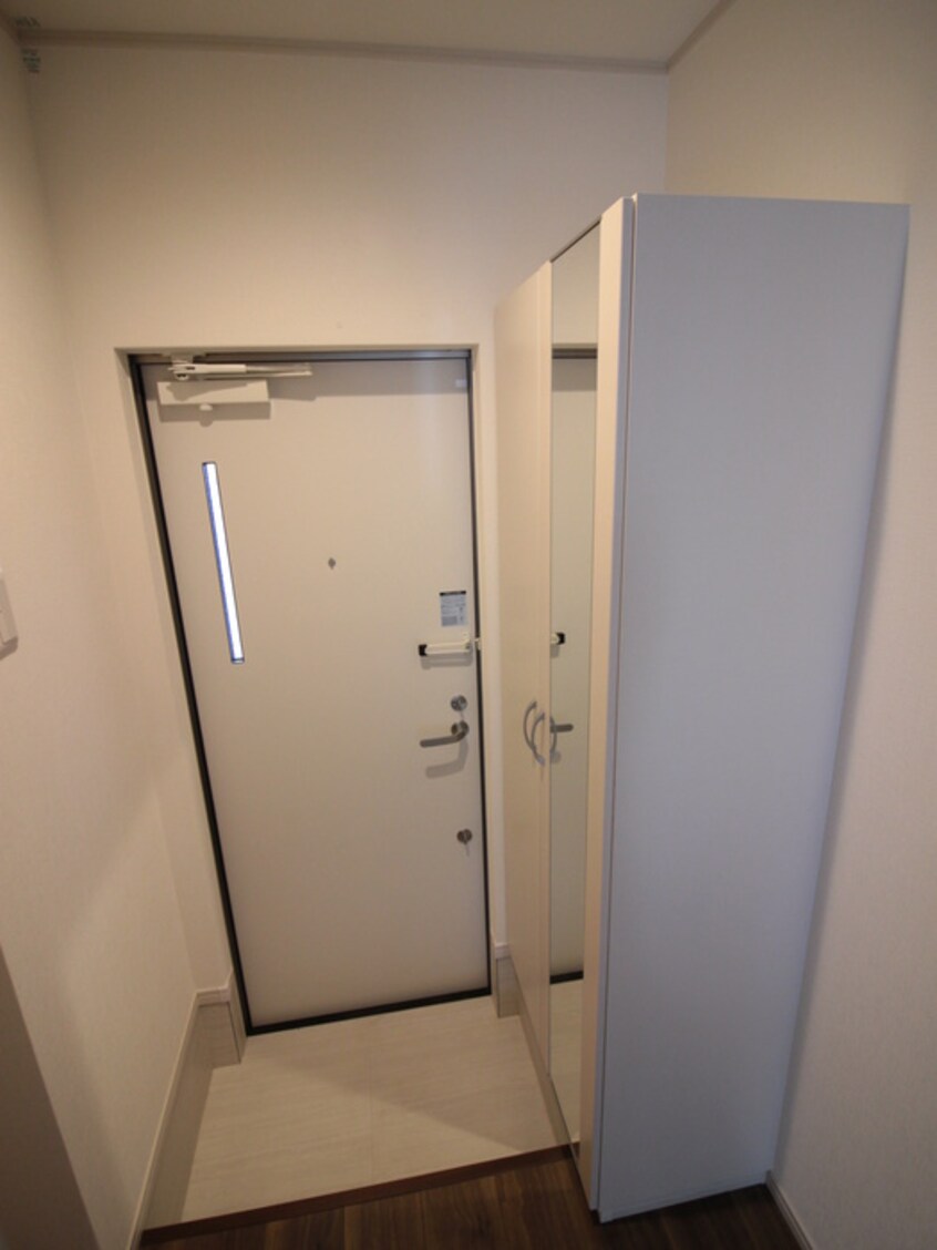 玄関 エマイユ鴻池