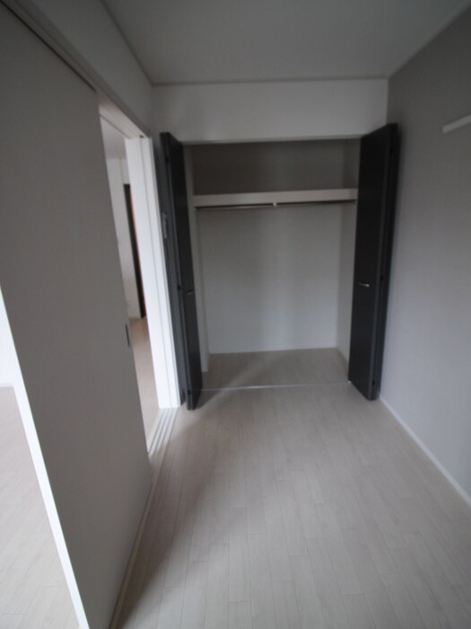 収納 エマイユ鴻池