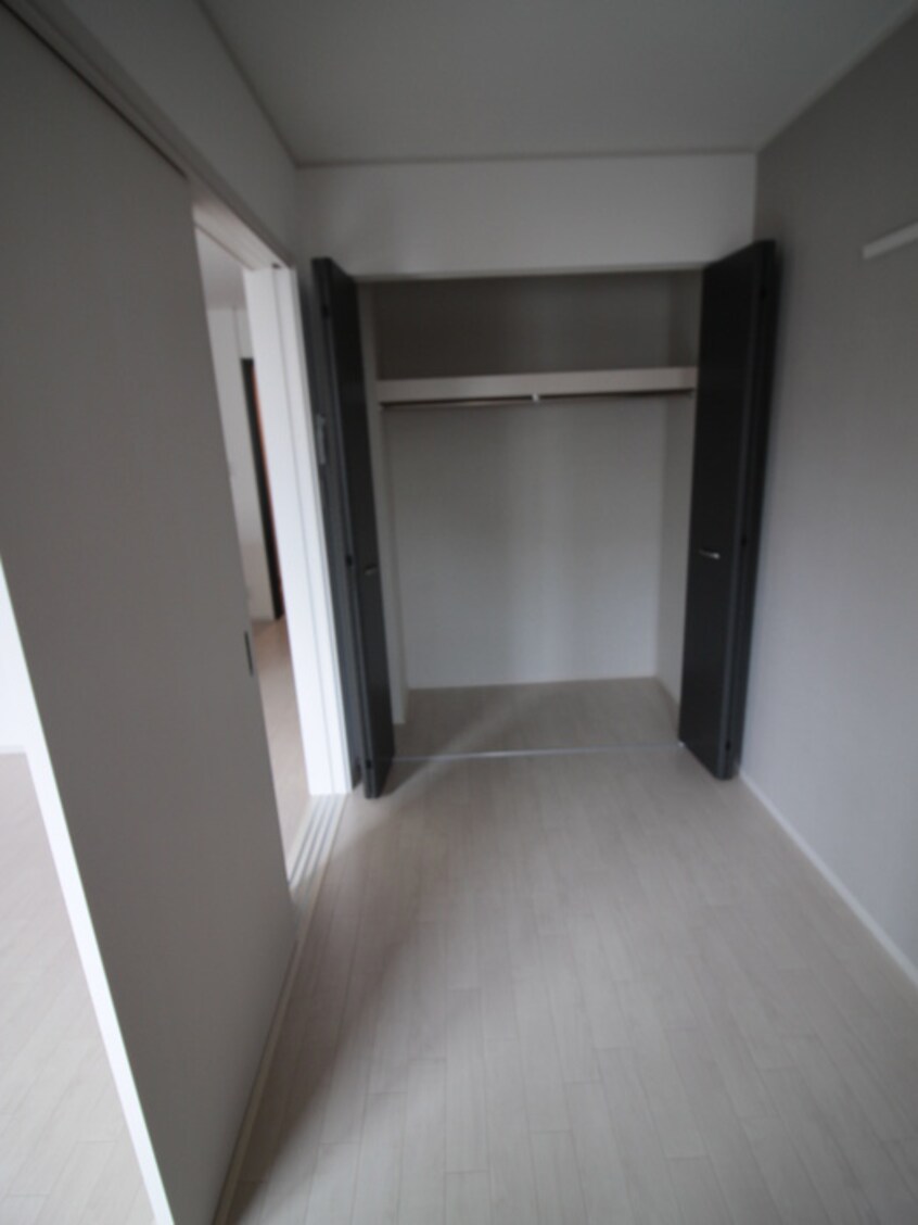 収納 エマイユ鴻池