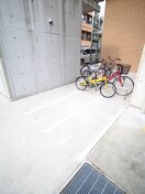 バイク置き場 ルーエ江坂