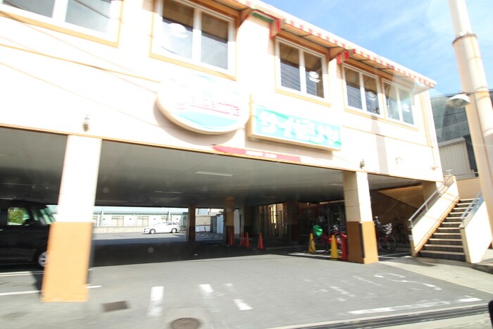 サイゼリヤ(その他飲食（ファミレスなど）)まで305m FLATS MINAGUCHI