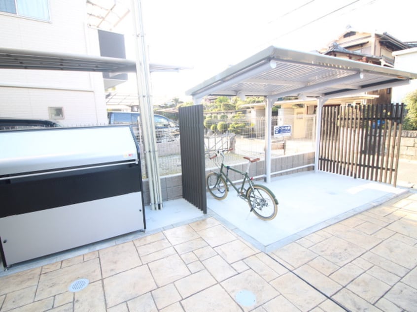 駐輪場 フラン　シュシュ