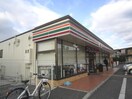 セブンイレブン貝塚地蔵堂店(コンビニ)まで28m ハイツ山本Ａ棟・Ｂ棟