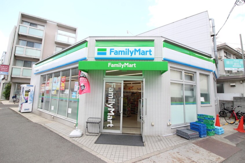 ファミリーマート(コンビニ)まで90m クラシェス北青木