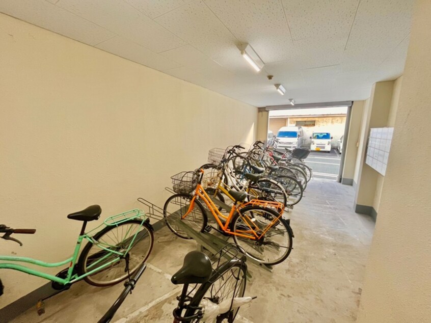 駐輪場 クイ－ンレジデンス