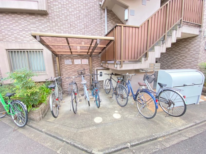 駐輪場 翔鶴館