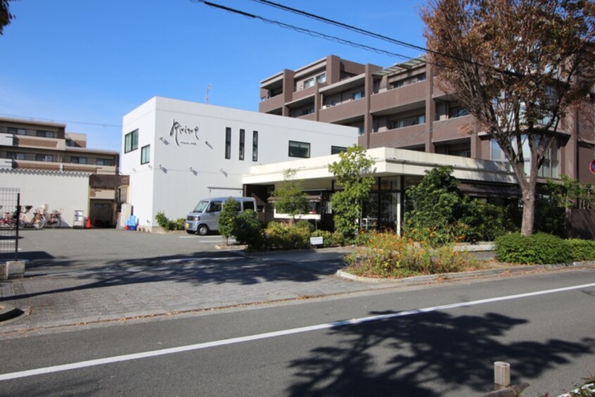 ケーキ・カフェテラス リビエール 尼崎武庫之荘 店(カフェ)まで450m ＳＱＵＡＲＥ　ＣＯＵＲＴ