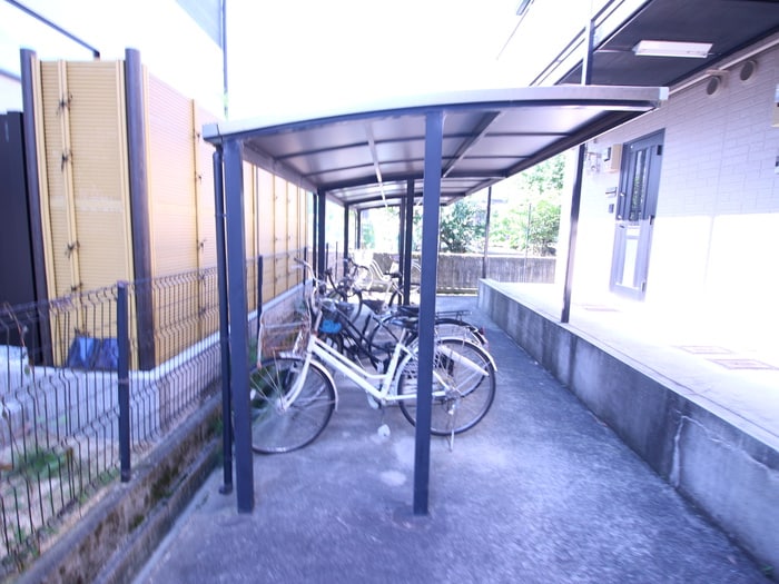 駐輪場 ロイヤルハイネス