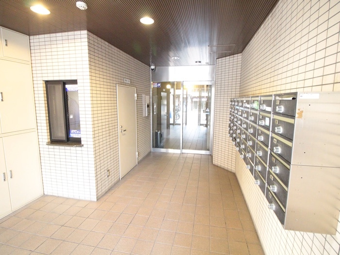 エントランス部分 リ－ガル京都河原町(302)