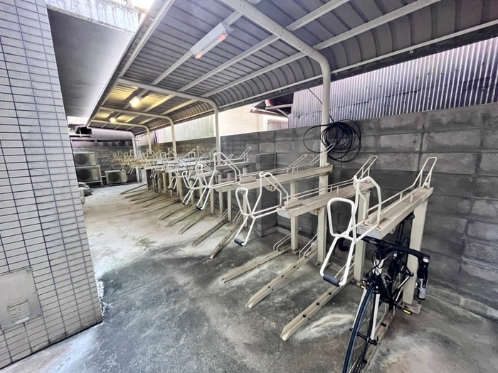 駐輪場 リ－ガル京都河原町(302)