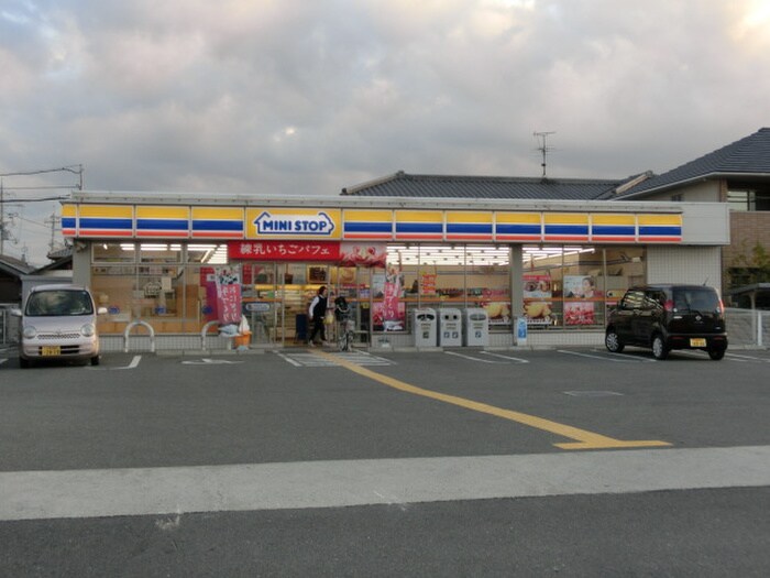 ミニストップ八尾太田店(コンビニ)まで850m ボナールシャトー
