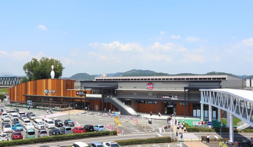 ニッケパークタウン(ショッピングセンター/アウトレットモール)まで2100m エスポワ－ルドミ－ルＢ