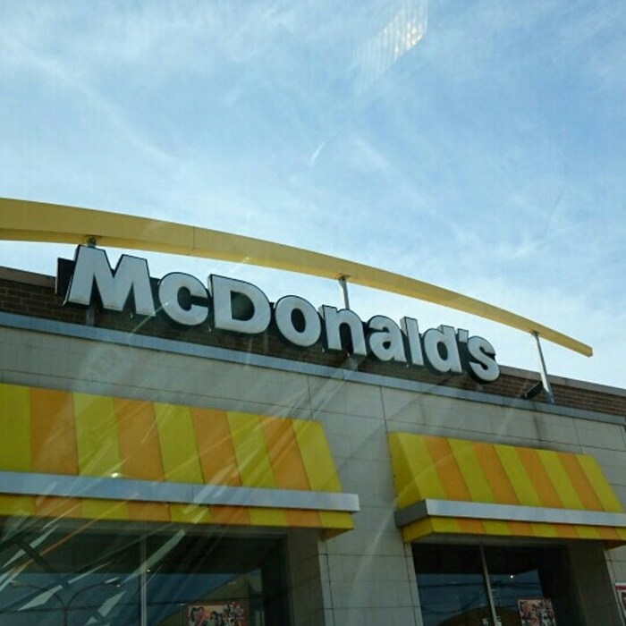 マクドナルド(ファストフード)まで1100m エスポワ－ルドミ－ルＢ