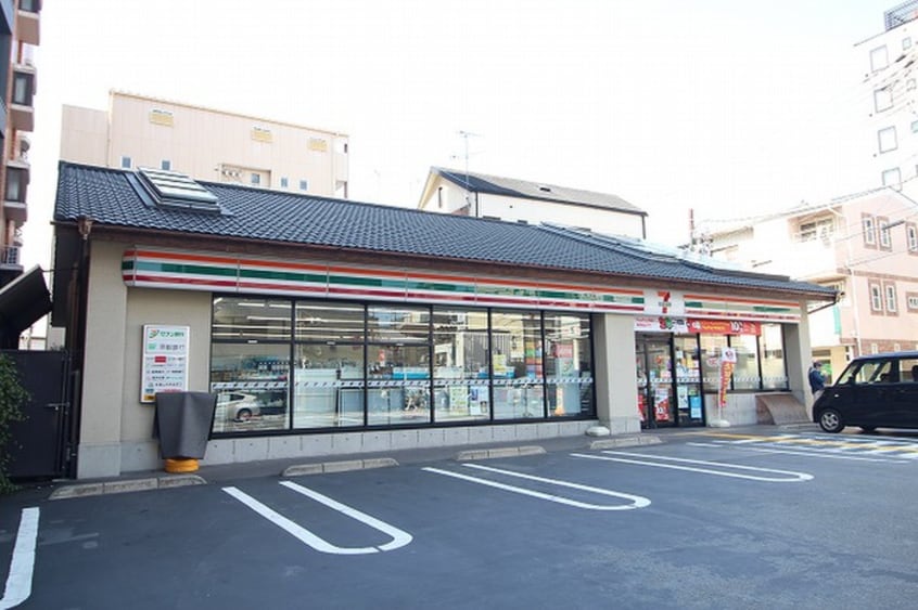 セブンイレブン 京都出世稲荷前店(コンビニ)まで295m アパートメント二条城