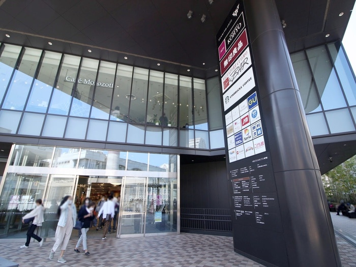 千里都(ショッピングセンター/アウトレットモール)まで400m ＯＰＨ新千里西町１号棟
