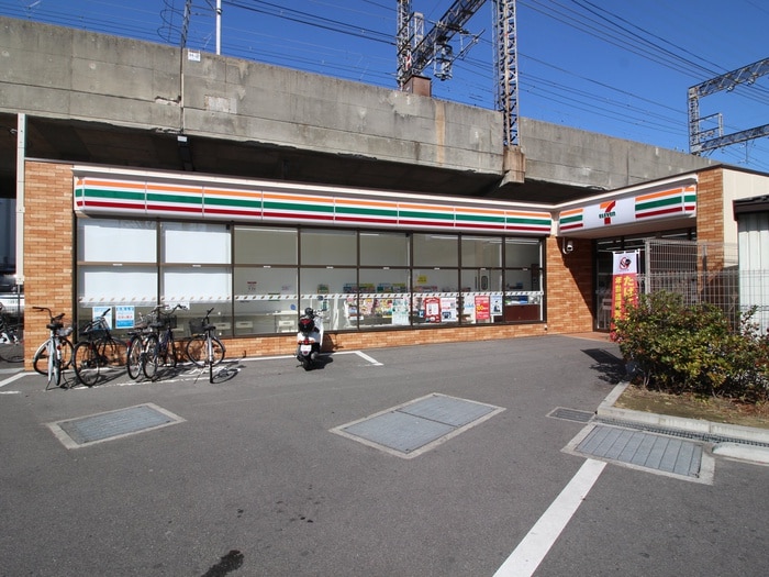 セブン-イレブン 寝屋川八坂町西店(コンビニ)まで270m Gracias court豊野町