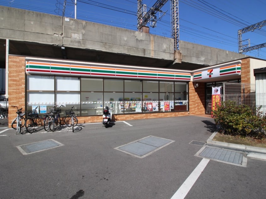 セブン-イレブン 寝屋川八坂町西店(コンビニ)まで270m Gracias court豊野町