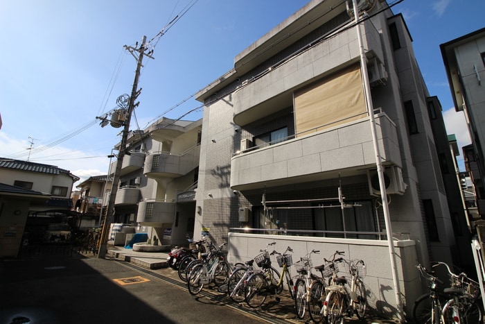 駐輪場 クリスタル・シャト－