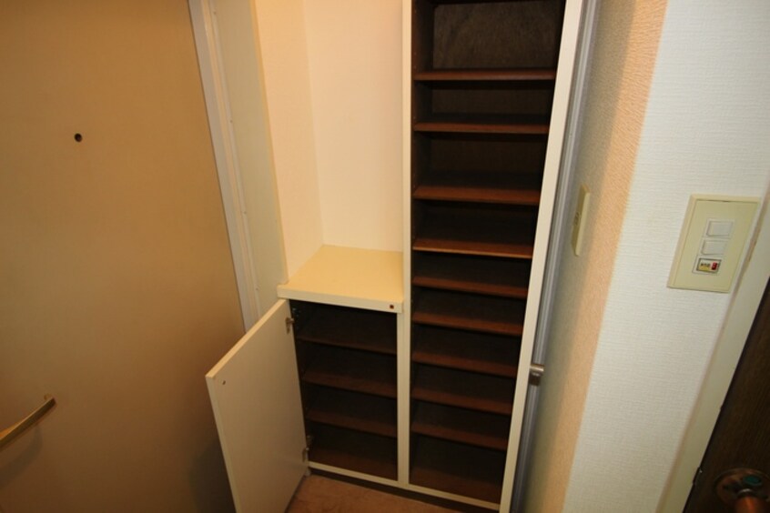 靴箱 クリスタル・シャト－