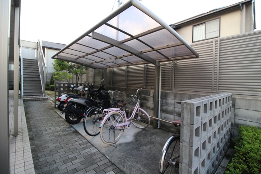 駐輪場 ノイエスグ－ト