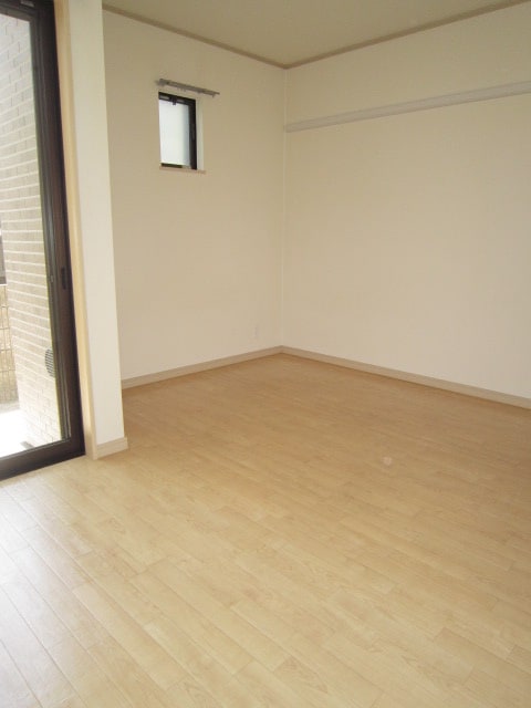 居室 ﾙﾐｴｰﾙ高槻