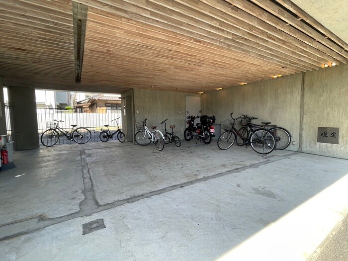 駐輪場 シャルル泉大津