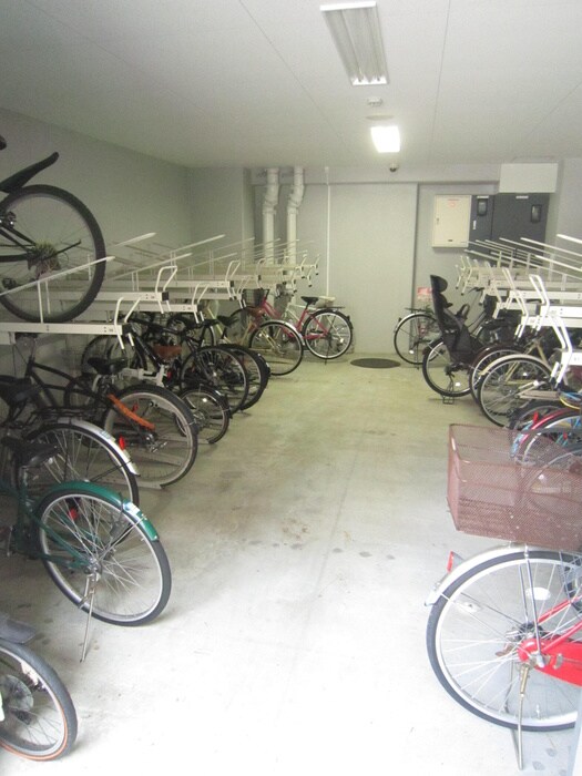 駐輪場 ﾌﾟﾚｻﾝﾝｽ三宮花時計前（502）