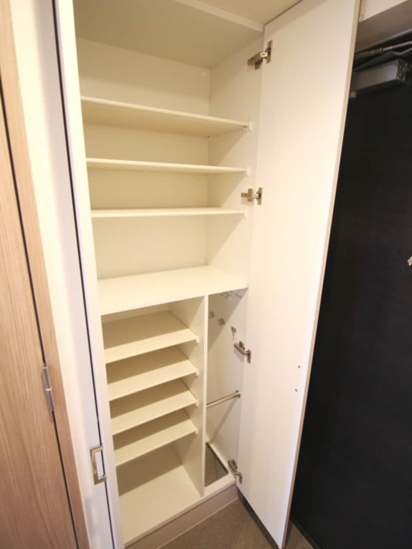 玄関 プレサンスブルーム東三国