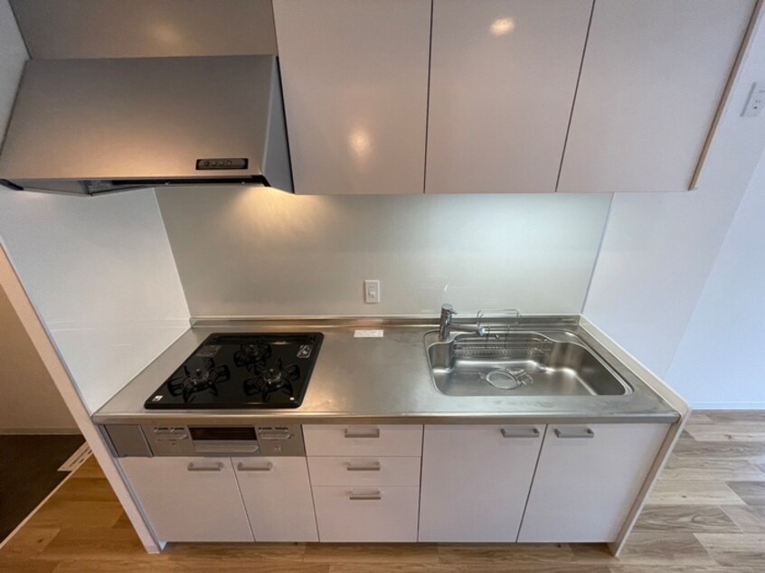 キッチン ＳＨＩＮＥ　ＰＡＳＴＥＬ