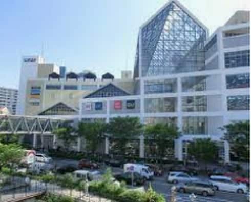 ウミエ(ショッピングセンター/アウトレットモール)まで900m スプランディッド元町山手