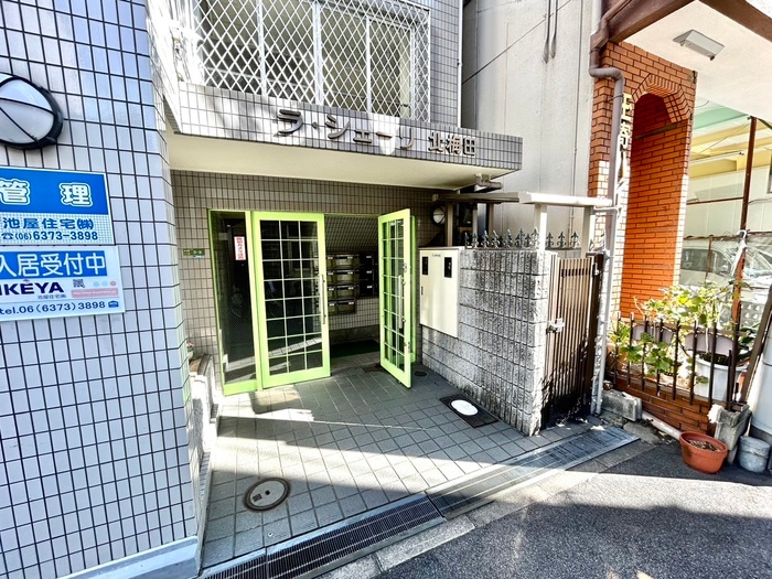 エントランス部分 ラ・シェ－リ－北梅田