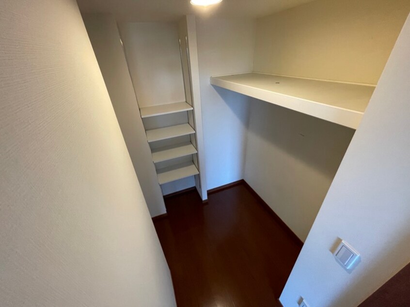 収納 トア山手ザ・神戸タワー(1006)