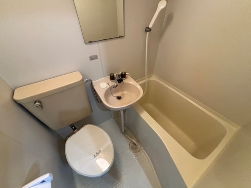 バス／シャワールーム等 ドゥエルミヤザキ