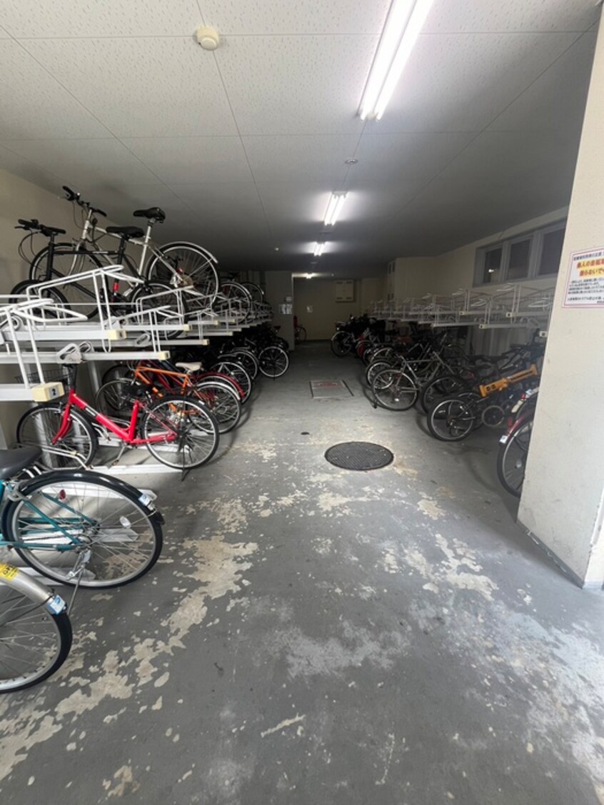 駐輪場 ア－バンフラッツ上町