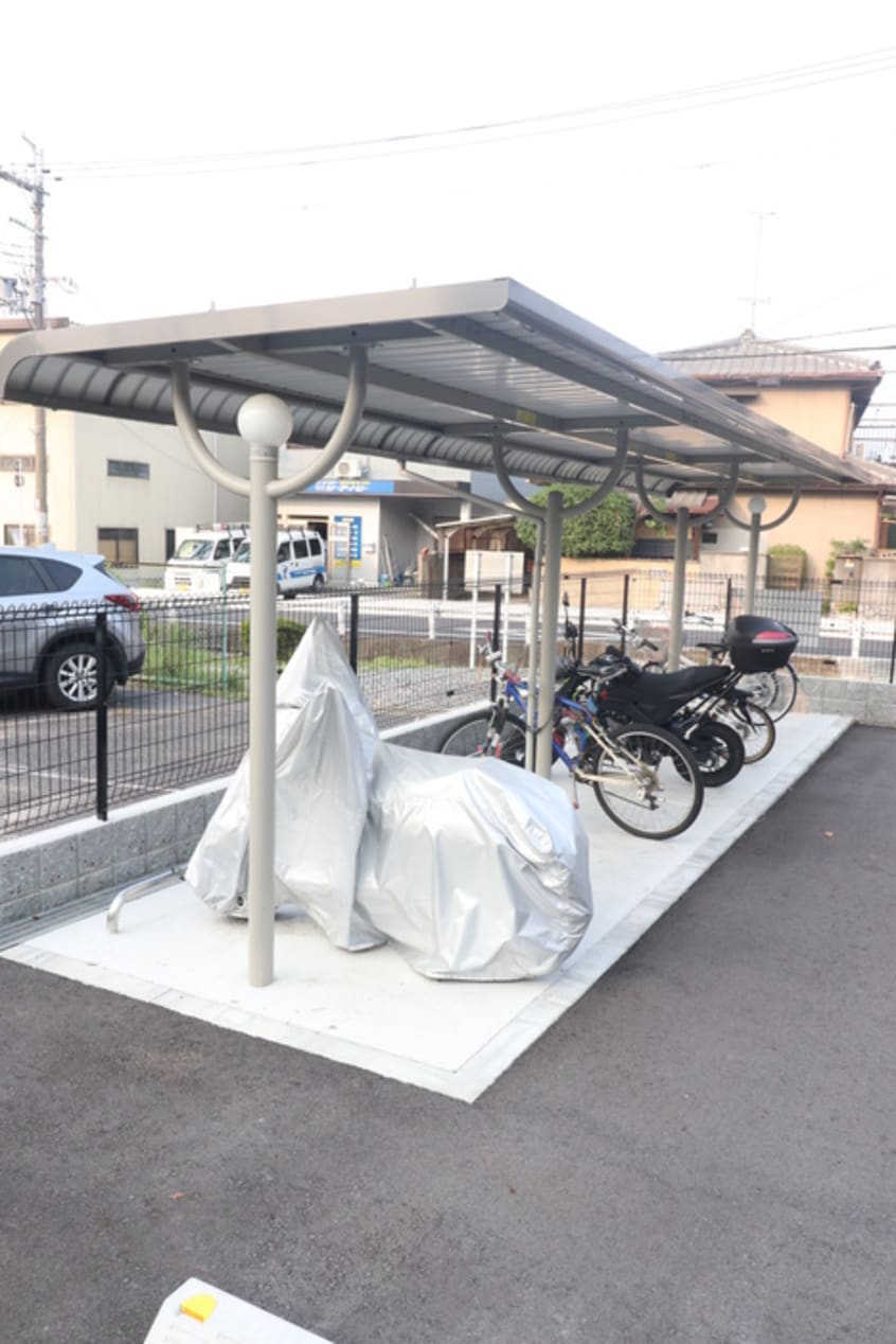 駐輪場 ローレル